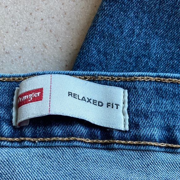 Wrangler Jeans Relaxed Fit Size 46x30 Excellent Pre-owned Condition Like New - Picture 3 of 7